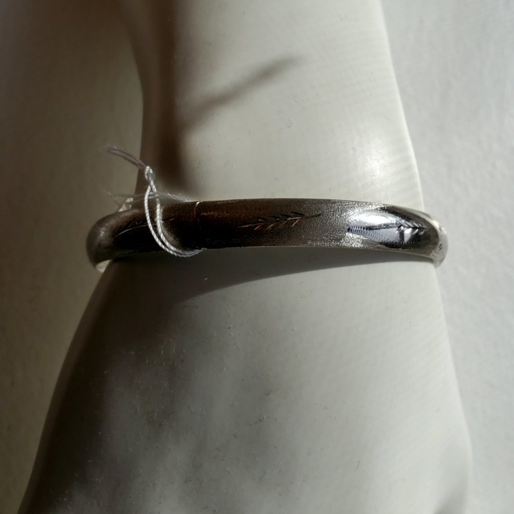 14K white gold bangle beautiful bracelet - Picture 8 of 10